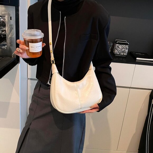 Trendy Crescent Hobo Bag with Adjustable Strap - Perfect for Every Occasion - Picture 3 of 6